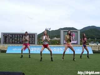 红色热裤美少女 05