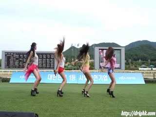 红色热裤美少女 02